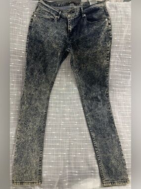 Levi's Women's Black and Gray Acid Wash Skinny Jeans